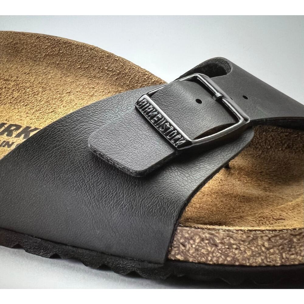 Madrid Birkenstock sandal
Size 37 - Picture 7 of 8
